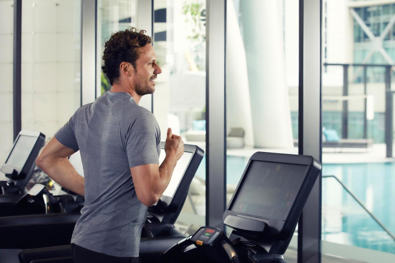 Отель The Westin Брисбен Экстерьер фото A man on a treadmill