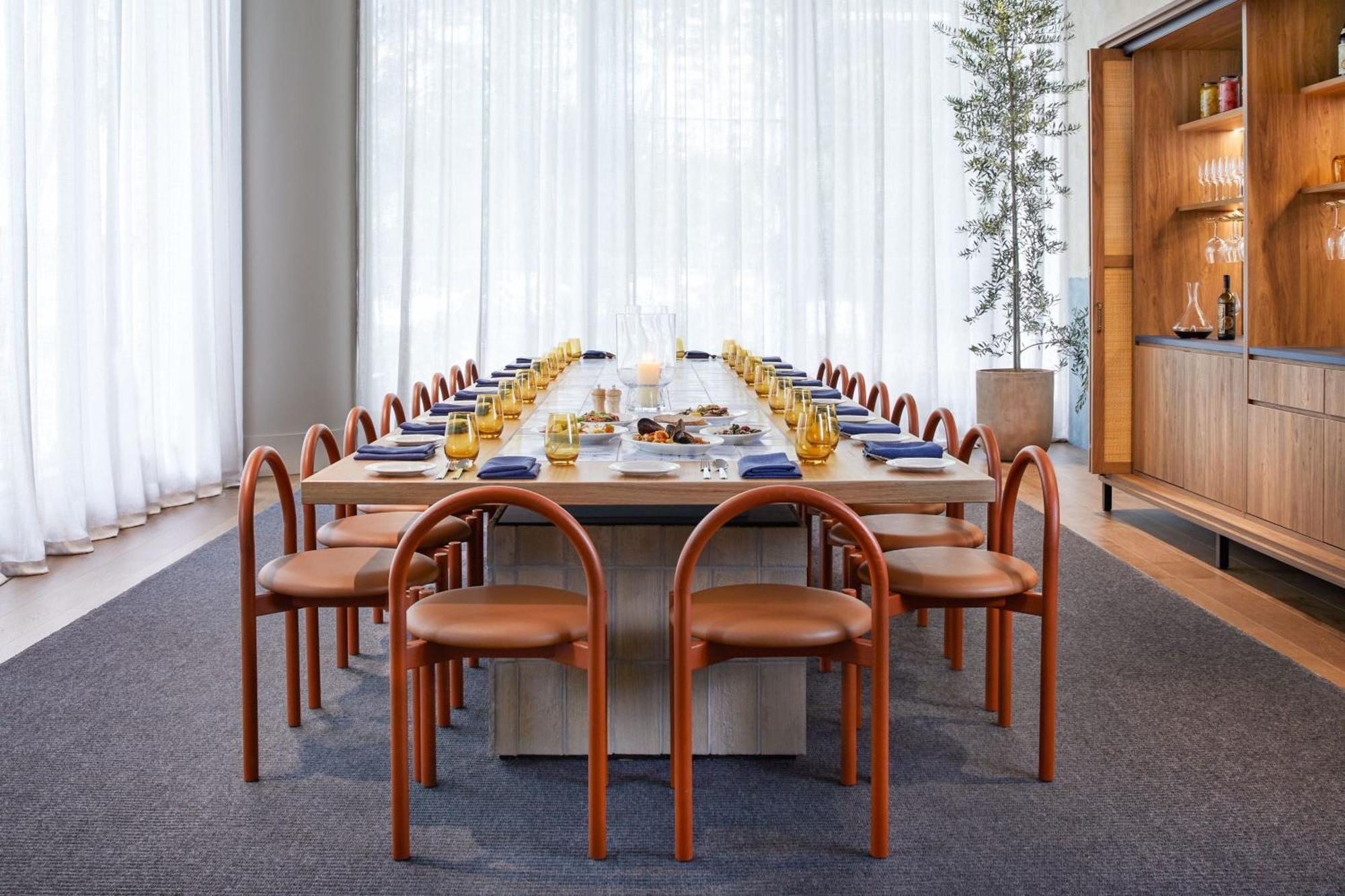 Отель The Westin Брисбен Экстерьер фото The table and chairs in the dining room of the 1986 Olympic Village